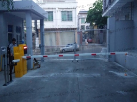 海南瓊海市富僑局嘉積中學停車場票箱